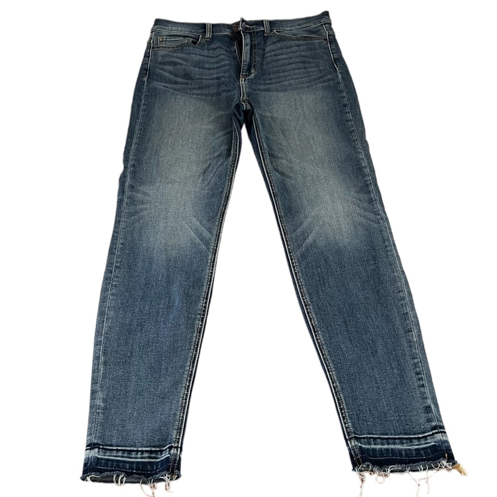 LIKE NEW Fashion Nova - mid rise Medium blue wash - size 13
